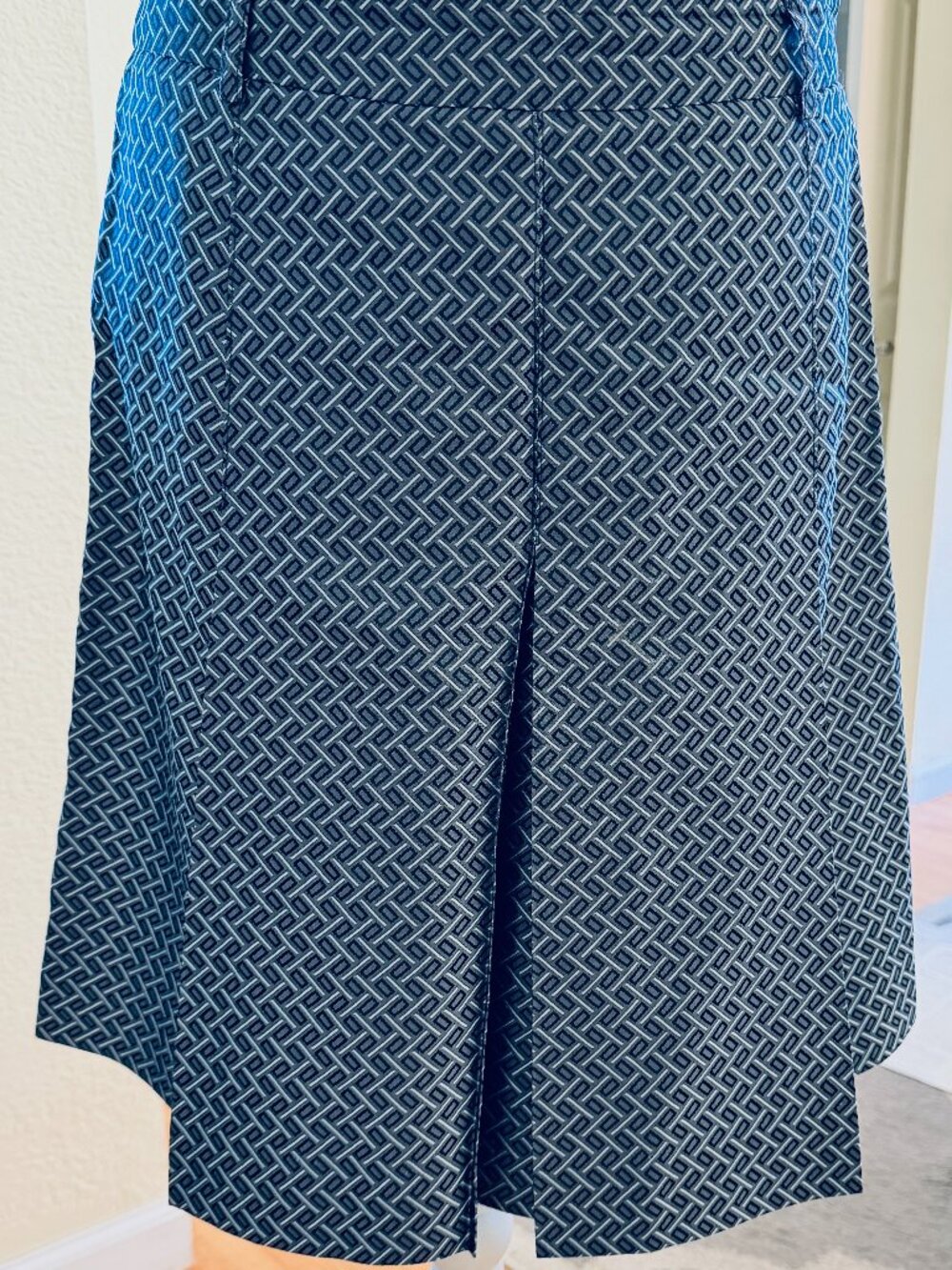 Beautiful & Elegant Kenneth Cole Reaction Knee-Length Skirt <3